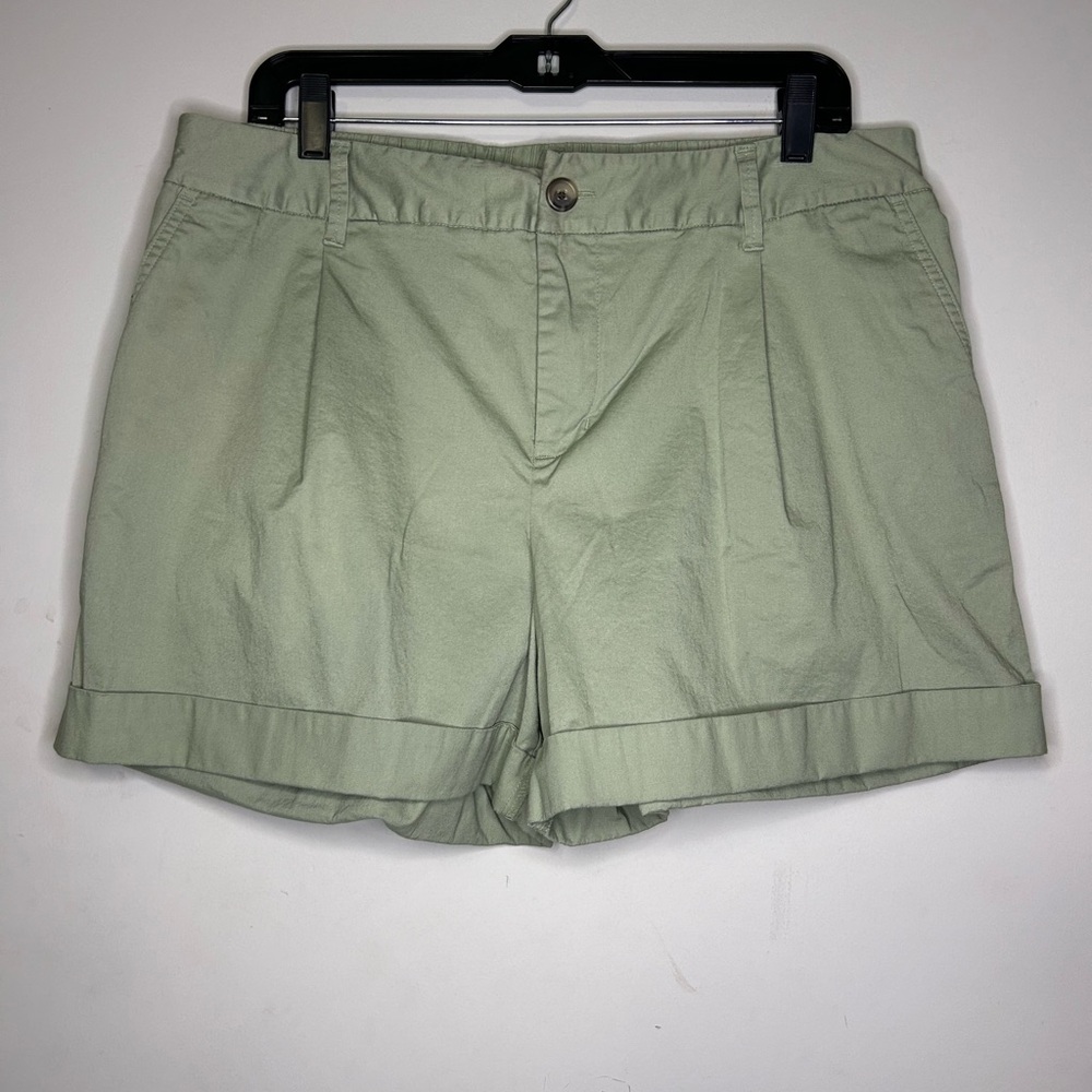 A New Day Women's Green Cuff Shorts XL. SKU A43